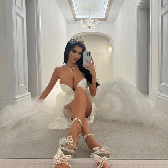 New Strapless Deep V Sequin Tulle Gown in White Size Medium - Picture 8 of 8